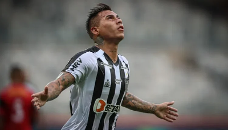 Vargas renova com o Galo