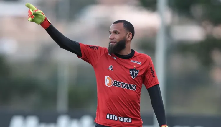 Everson é dúvida na Libertadores