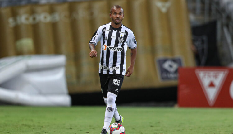 Mariano deve continuar no Galo