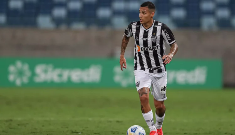 Guilherme Arana deve deixar o Galo