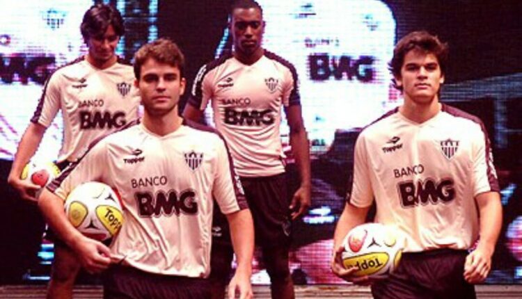 Camisa rosa do Galo