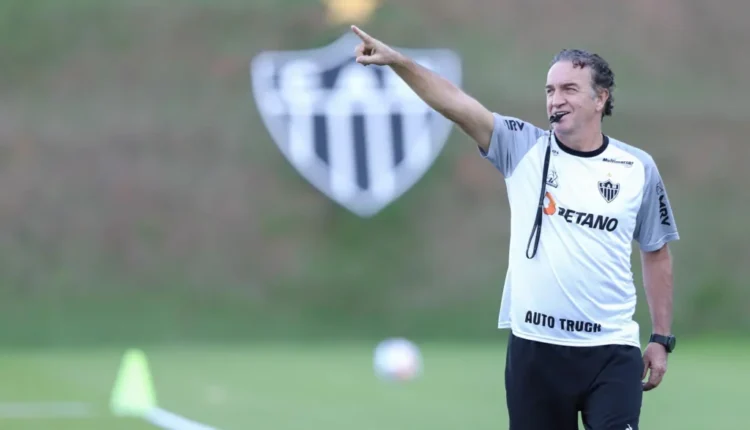 Cuca recebe críticas antes de assumir o Galo