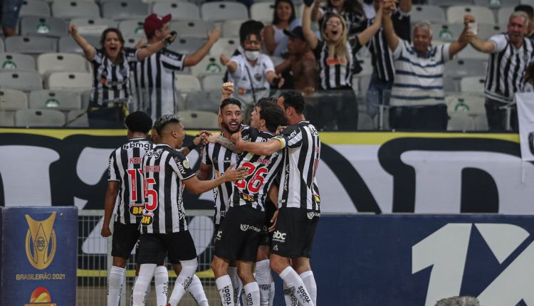 Atlético-Mineiro-Galo-Santos-Pedro-Amarante