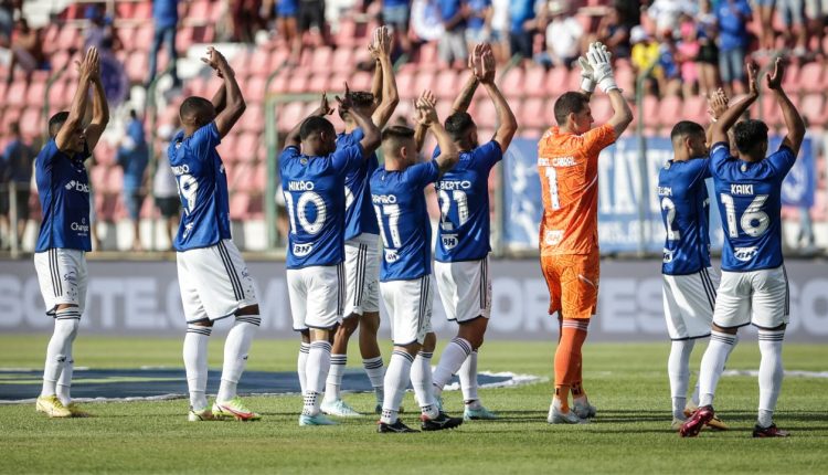 Com desempenho abaixo no Campeonato Brasileiro, Cruzeiro vende jogador para o futebol europeu. Números chamam a atenção