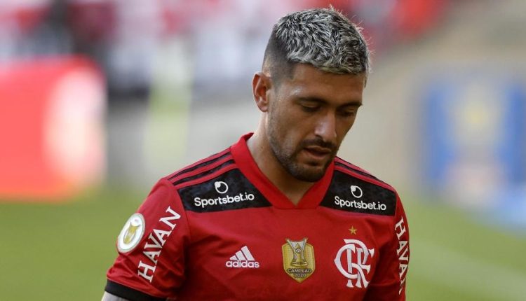 Após episódios de agressões envolvendo Pedro, Varela e Gerson, Flamengo enfrenta outra novela com ausência de Giorgian De Arrascaeta