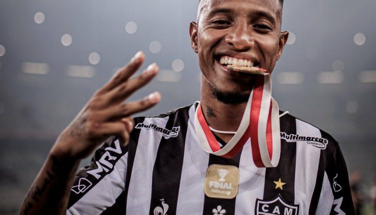 Tchê Tchê, atualmente no Botafogo, pode repetir feito que o consagrou campeão com as camisas do Galo e Palmeiras e entrar para a história