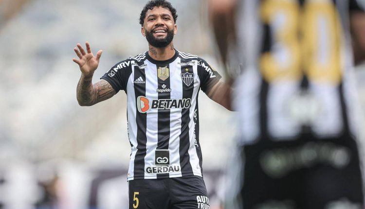 Felipão é pego de surpresa e pode não contar com Rubens, Mariano e Otávio nos próximos jogos do Galo. Confira o motivo dos desfalques