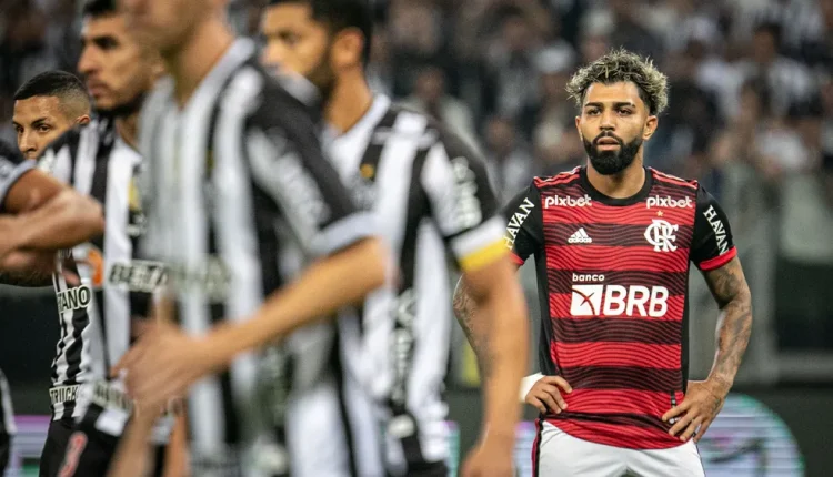 Devido às perseguições por parte da torcida do Flamengo, Gabigol pode ter seus dias contatos com a camisa rubro-negra. Jogador pode pintar no Galo
