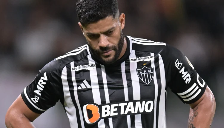 Hulk assina contrato e deve ser apresentado a outros clubes nos próximos dias. Jogador do Atlético-MG pode reforçar rivais