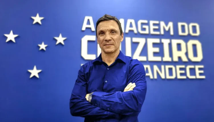 Anunciado como novo técnico do Cruzeiro, Zé Ricardo ganha música de jornalistas após desempenho da Celeste diante do Santos