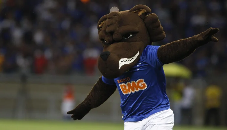 Pegando a todos de surpresa, ídolo e campeão com a camisa do Cruzeiro é anunciado como novo reforço de grande time do Campeonato Brasileiro