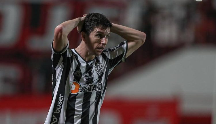 Atlético-MG se desespera com resultados e lamenta tropeços que poderiam colocar a equipes na segunda colocação do Brasileirão, atrás apenas do Botafogo