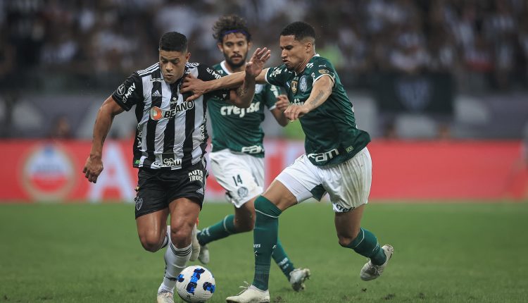 Nesta quinta-feira (19), Palmeiras e Atlético-MG se enfrentam pela 27ª rodada do Campeonato Brasileiro. No entanto, o Galo massacrou o Galo em números