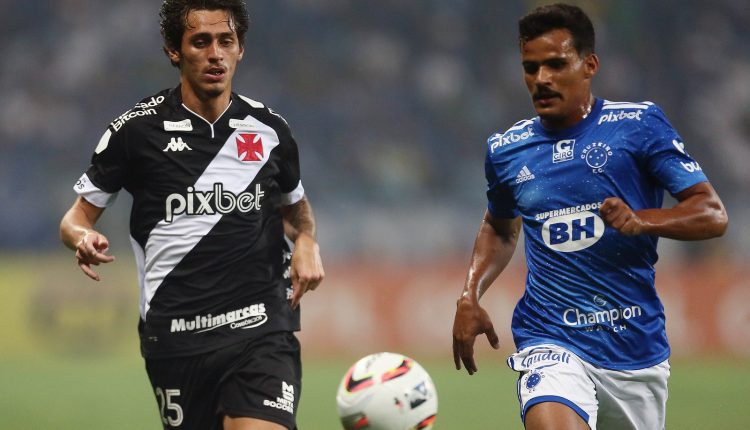 Oscilando na tabela de classificação do Campeonato Brasileiro, Cruzeiro passa a rasteira no Vasco da Gama e anuncia novo reforço