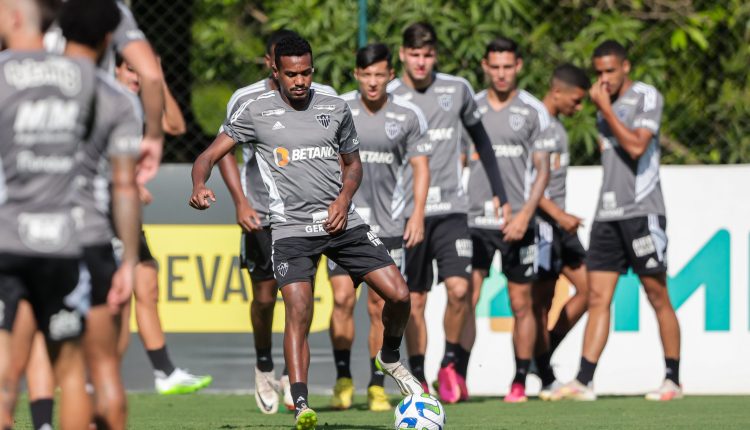 Jogador pode reforçar o Atlético-MG nos próximos dias. Volante é um dos destaques na janela de transferência do Galo na temporada 2023