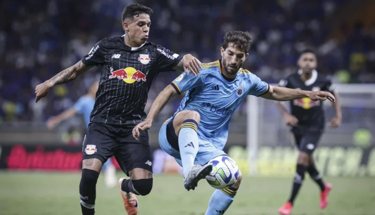 Cruzeiro foi o único time do Campeonato Brasileiro que conseguiu vencer o Bragantino jogando em casa. Confira a façanha do rival do Galo