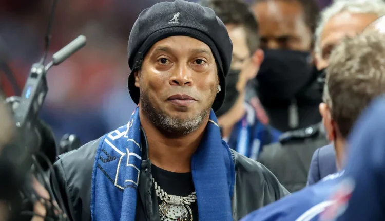 Respondendo processo no Brasil, Ronaldinho Gaúcho faz as malas e deixa o país. Craque é investigado há meses