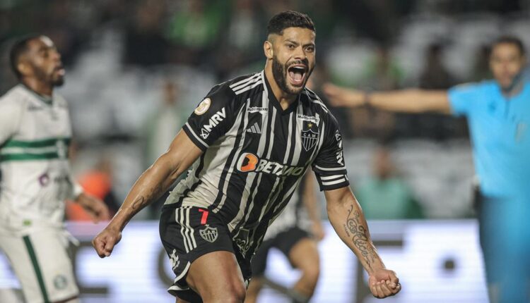 Apesar da derrota para o Coritiba, Hulk conseguiu quebrar jejum que o perseguia a mais de dois meses. Veja a façanha do camisa 7 do Galo