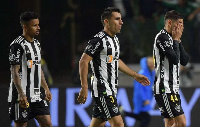 Após meses negociando jogador da Premier League, Atlético-MG está prestes a levar chapéu de concorrente direto na briga pelo Campeonato Brasileiro