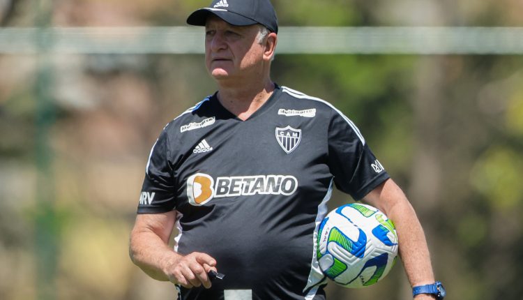 Com retornos de jogadores importantes, Galo deve entrar em campo contra o Grêmio com time de peso. Veja a provável escalação de Felipão