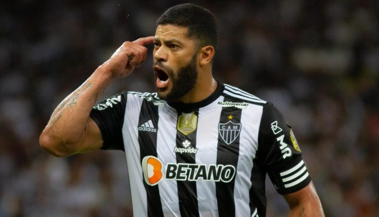 Após polêmicas com a arbitragem, Hulk se revolta e decide abandonar o Atlético-MG. Clube liga o sinal de alerta na busca por um novo substituto