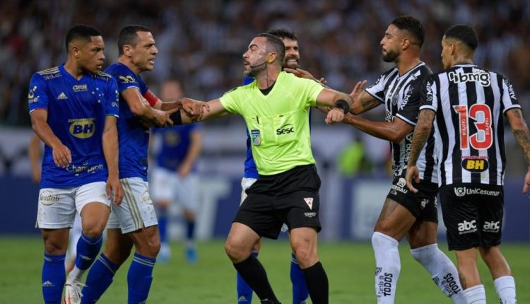 Apesar dos episódios de violência protagonizados por torcedores do Cruzeiro na Arena MRV, presidente do Atlético-MG sai em defesa do rival