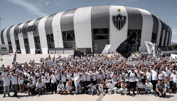 Após bates meta estipulada incialmente, torcida do Galo pede apoio do clube para transformar Belo Horizonte em uma cidade tomada pelas cores alvinegras