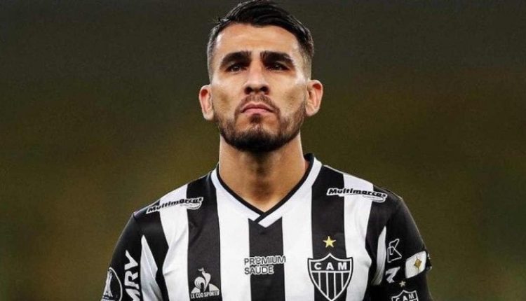 Desejado pelo Atlético-MG, zagueiro Junior Alonso posta foto embarcando rumo ao Brasil e suspeitas de assinatura de contrato aumentam. Vasco também tem interesse