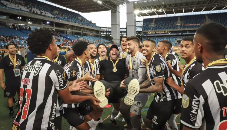 Treinador com passagem vitoriosa pelo Galo pede demissão para tratar problemas mentais. Clube atendeu de forma imediata o pedido do comandante