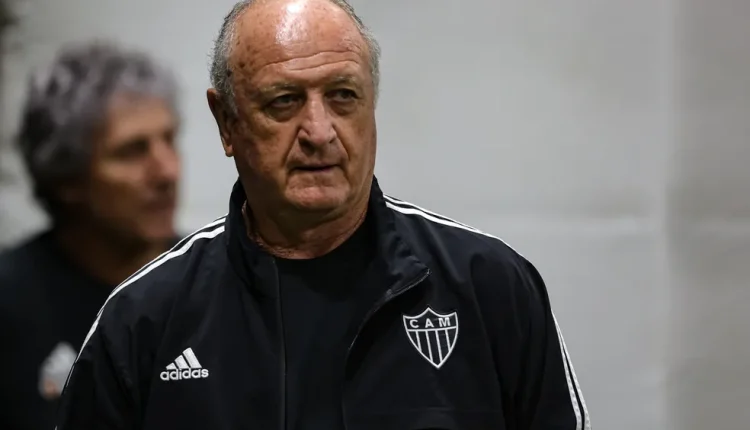 Felipão é pego de surpresa e tem contraro rescindido nesta quinta-feira (7). Galo informou que procura substituto para a temporada 2024. Entenda