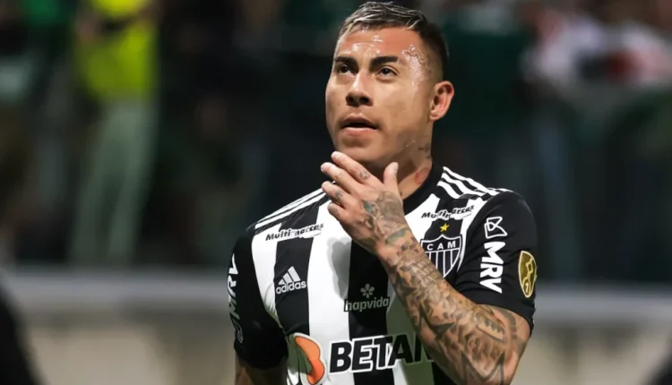 Fora dos planos do Atlético Mineiro, Eduardo Vargas inicia conversas com time rebaixado para a segunda divisão do futebol brasileiro. Confira