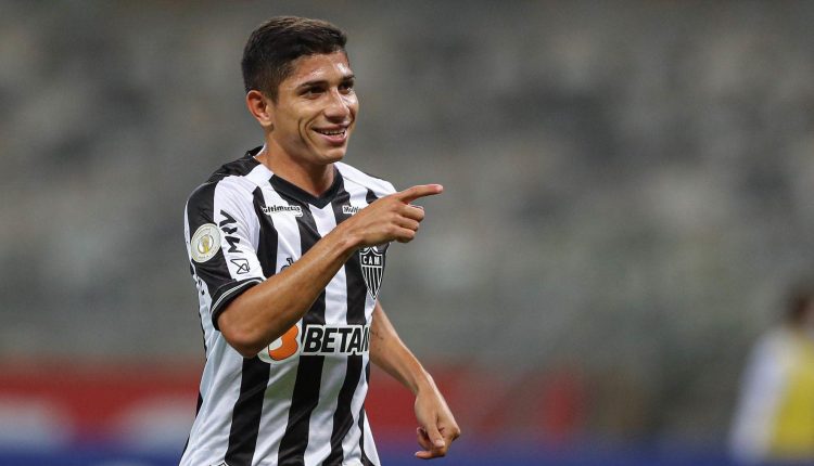 Após fazer história com a camisa do Galo, Savarino deve ter seu retorno ao Brasil confirmado nos próximos dias para assinar com alvinegro