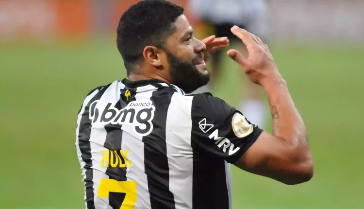 Fora dos planos do Atlético-MG, meia se despede do elenco alvinegro e pode assinar com gigante da Série A. Veja quem o Galo deve perder