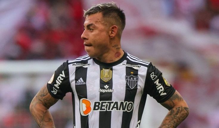 Fora dos planos de Felipão, Eduardo Vargas tem destino sacramentado por diretor executivo do Vasco da Gama. Confira os detalhes envolvendo o chileno