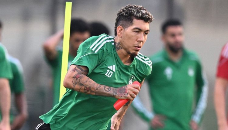 Após ter seu nome ventilado junto ao Atlético-MG, Galo quebra silência e fala sobre o destino de Roberto Firmino. Jogador está na Arábia Saudita