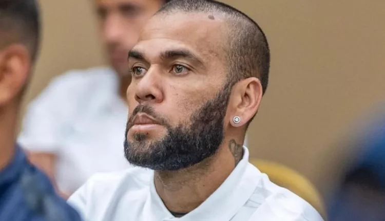 Preso há um ano, Daniel ALves enfrenta problemas com a justiça brasileira e espanhola. Julgamento está marcado para os próximos dias