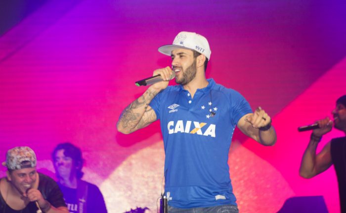 Apesar de ser torcedor do Cruzeiro, cantor sertanejo deixa negócios falaram mais alto e auxilia financeiramente rival que disputa a Série A