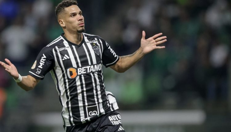 Após receber sondagens de clubes internaiconais, Paulinho fala sobre projeções no Atlético-MG e faz suspense sobre permanência