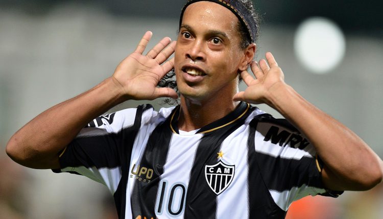 Ex-jogador do Atlético Mineiro solta o verbo e confirma briga nos bastidores envolvendo Ronaldinho Gaúcho e técnico alvinegro. Confira os detalhes