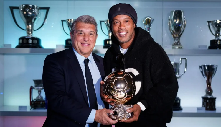 Ronaldinho Gaúcho rebate decisão da FIFA e causa polêmica no mundo do futebol. Confira o que foi dito pelo ex-jogador do Atlético-MG