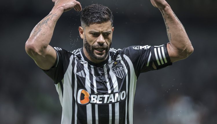 Prefeito mineiro publica vídeo ironizando campanha abaixo do Galo e faz promessa inusitada caso o Atlético-MG fature algum título de renome em 2024. Confira