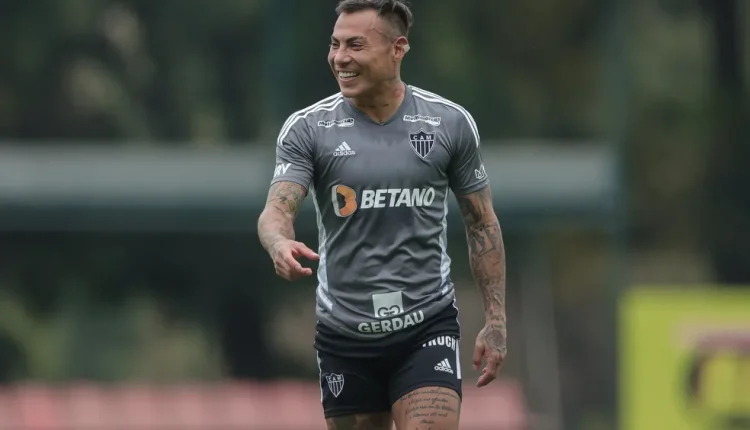 Após Felipão utilizar Eduardo Vargas em jogos do Campeonato Mineiro, o presidente do Galo, Sérgio Coelho, confirma saída do atacante