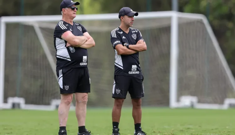 Com a classificação para as semifinais nas mãos, Felipão não deve repetir seus onze jogadores titulares contra o Ipatinga e novas peças aparecem como prioridade no Atlético-MG