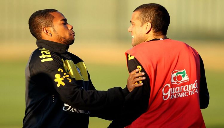 Condenado por estupro coletivo, Robinho comenta situação de Daniel Alves, que aguarda decisão sobre violência praticada contra uma jovem de 23 anos, na Espanha