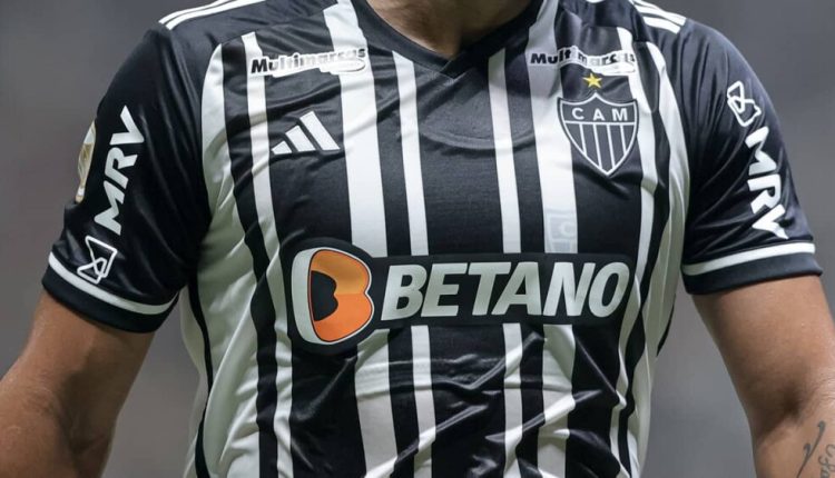 Após conversas nos bastidores, Atlético-MG assina novo contrato e anuncia reforço milionário para os próximos anos do clube alvinegro. Confira