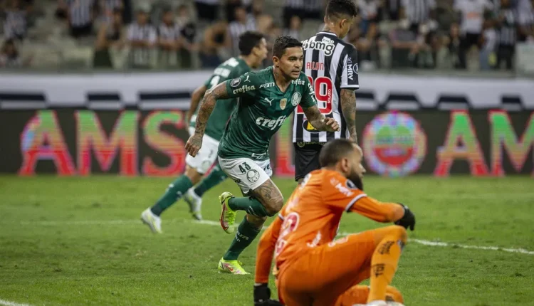 Peça fundamental do Palmeiras entra na mira do Atlético-MG e contrato pode ser assinado nos próximos dias. Confira o que rola nos bastidores