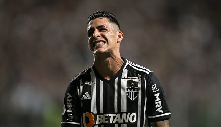 Com a saída de Cristian Pavón para o Grêmio, diretoria do Galo coloca como prioridade a contratação de jovem atacante promissor. Confira