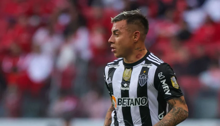 Eduardo Vargas e Fortaleza ajustam últimos detalhes para o chileno trocar o Atlético-MG para vestir a camisa do Leão do Pici nos próximos dias. Confira